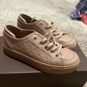 Louis Vuitton Children Size 1 sneakers